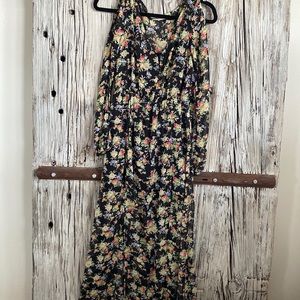 🔥 5/$25 Long floral dress size medium